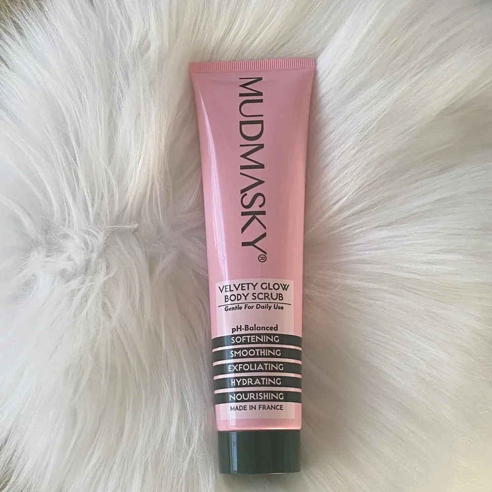 Mudmasky Velvety Glow Body Scrub - new and sealed 6.0 Fl oz